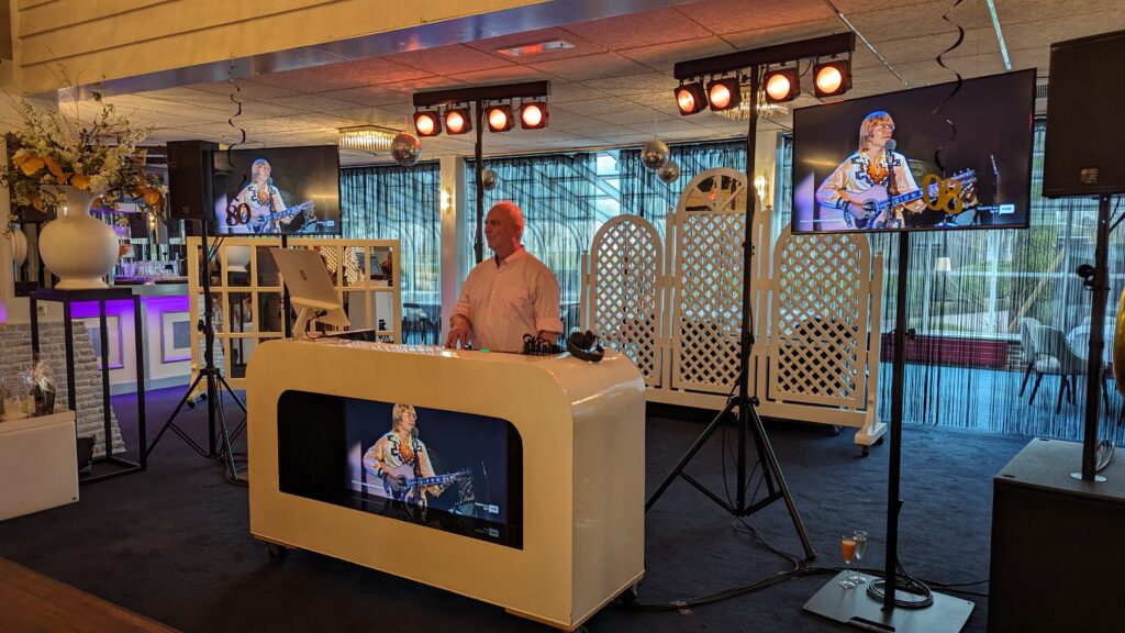 DJ Rob from Amsterdam - One of a kind DJ Booth